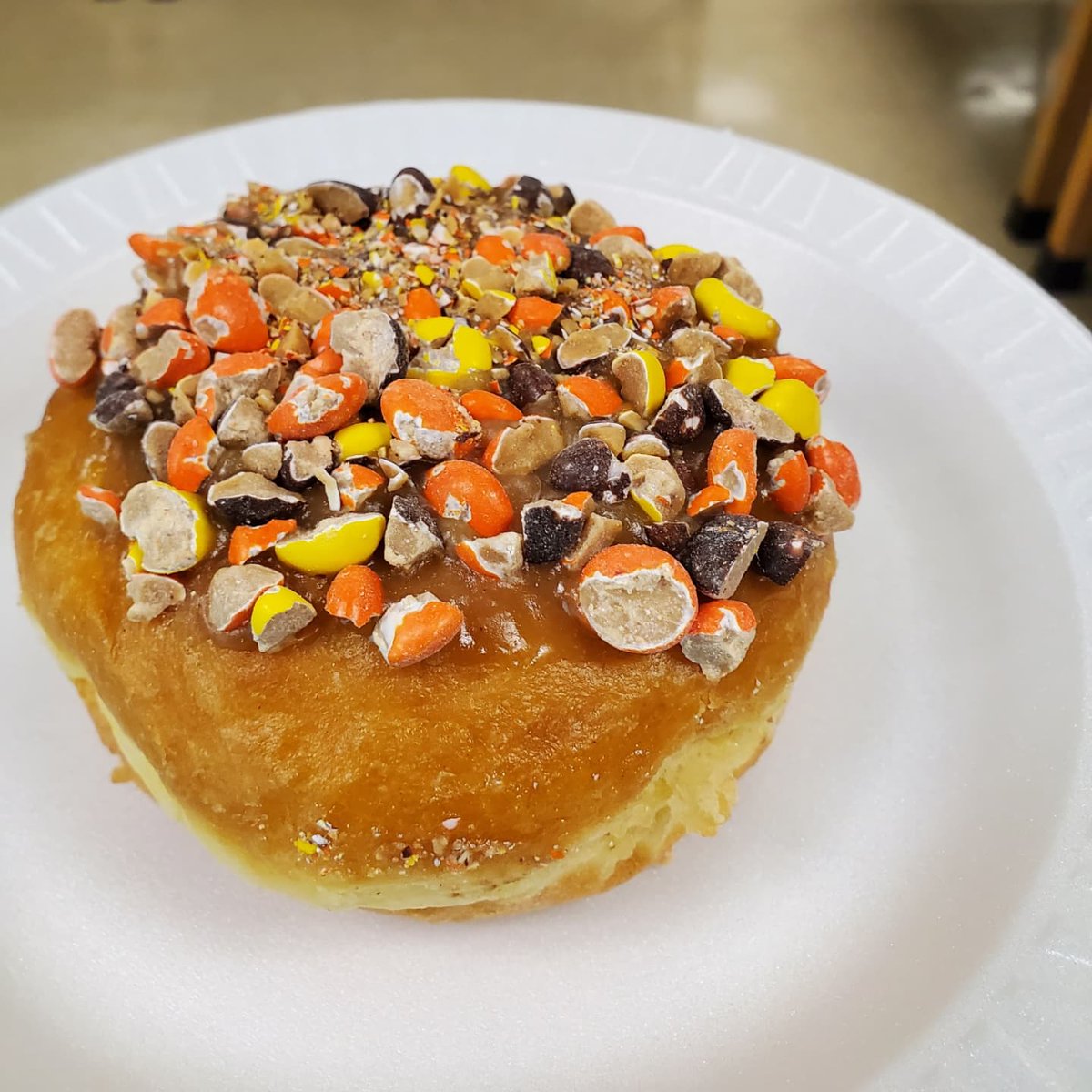 mrcanfield371's tweet photo. Weighing in at 200.0 grams... from @glazedsyr is the fill it Friday special! 😋 https://t.co/PwNvamXnQU