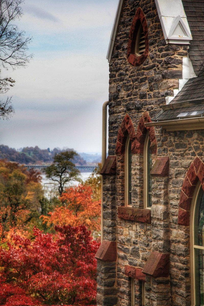 Vis_Symphonies's tweet photo. #harpersferry
#marylandphotographer #WestVirginia #historicplaces #fallcolors #fallfoliage #mountains #stonechurch #countryside #mountains https://t.co/S3q5ca2B8V