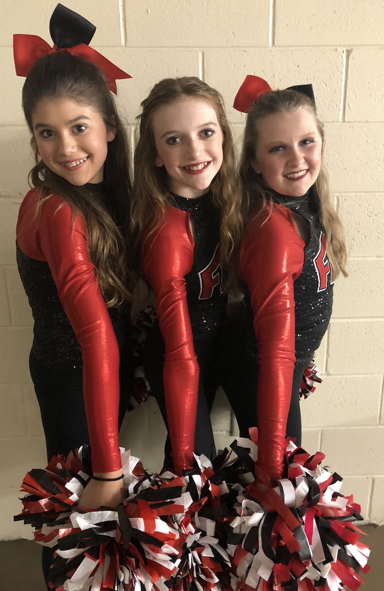 HannahWilke7's tweet photo. We had so much fun representing @FoxMiddleSchool at the Poms Show last night! Thank you @FoxWarriorettes for a night to remember! ✨ https://t.co/eonIhmzmjY