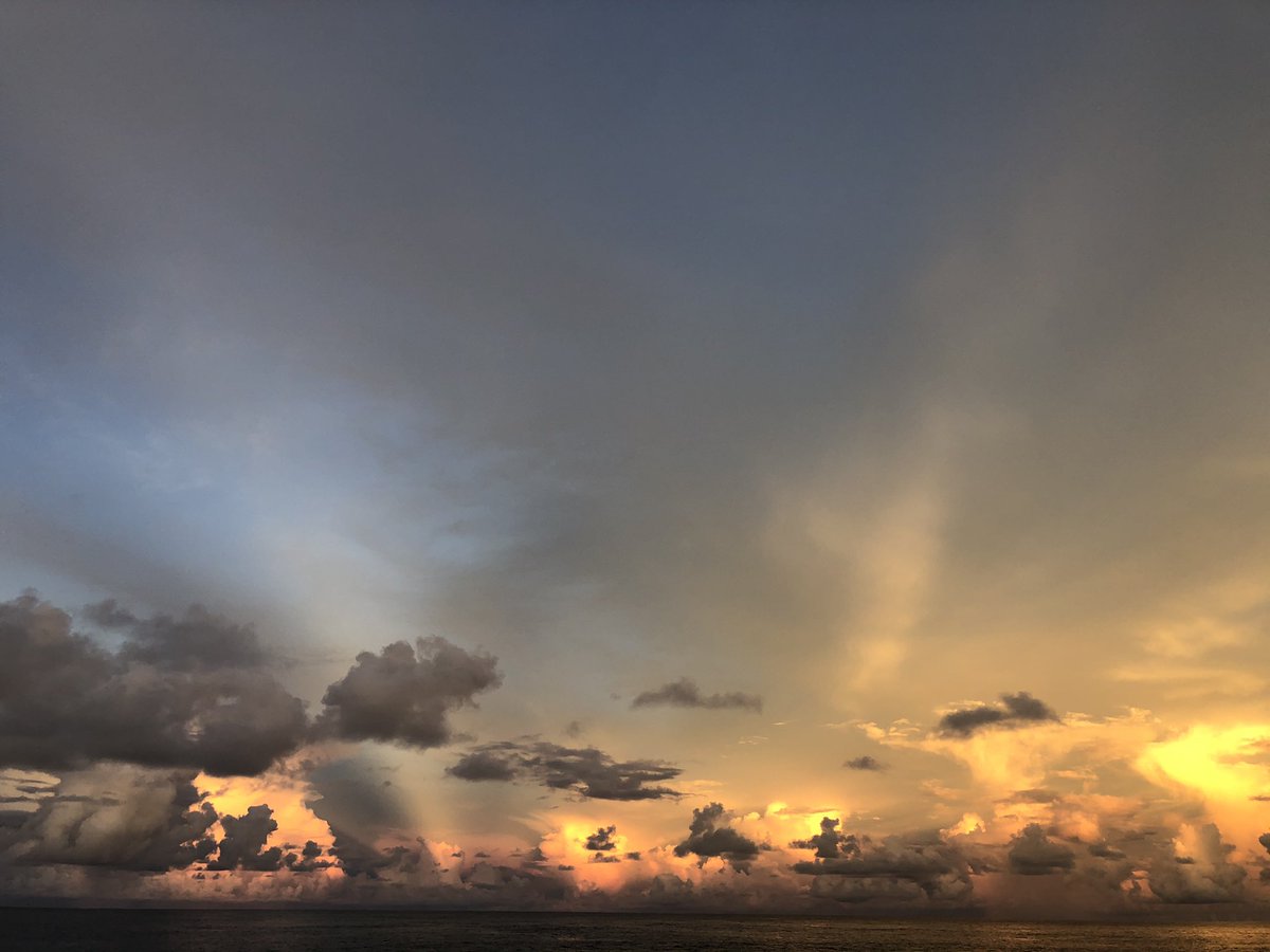 ClaassensLouw's tweet photo. The #palaunationalmarinesanctuary skyline - what a beauty! #ourpnms #offshore #palau #oceansolitude https://t.co/oCV0bqMN4I