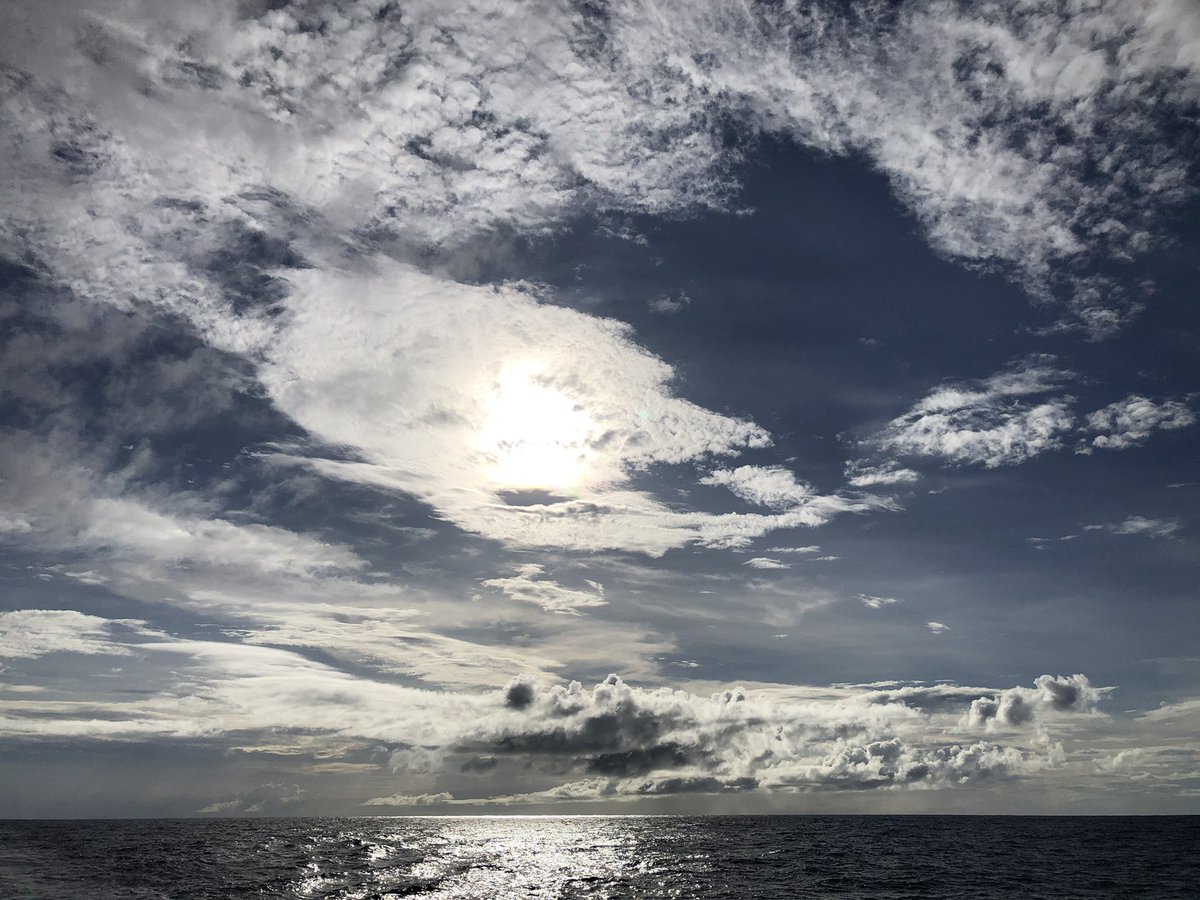 ClaassensLouw's tweet photo. The #palaunationalmarinesanctuary skyline - what a beauty! #ourpnms #offshore #palau #oceansolitude https://t.co/oCV0bqMN4I