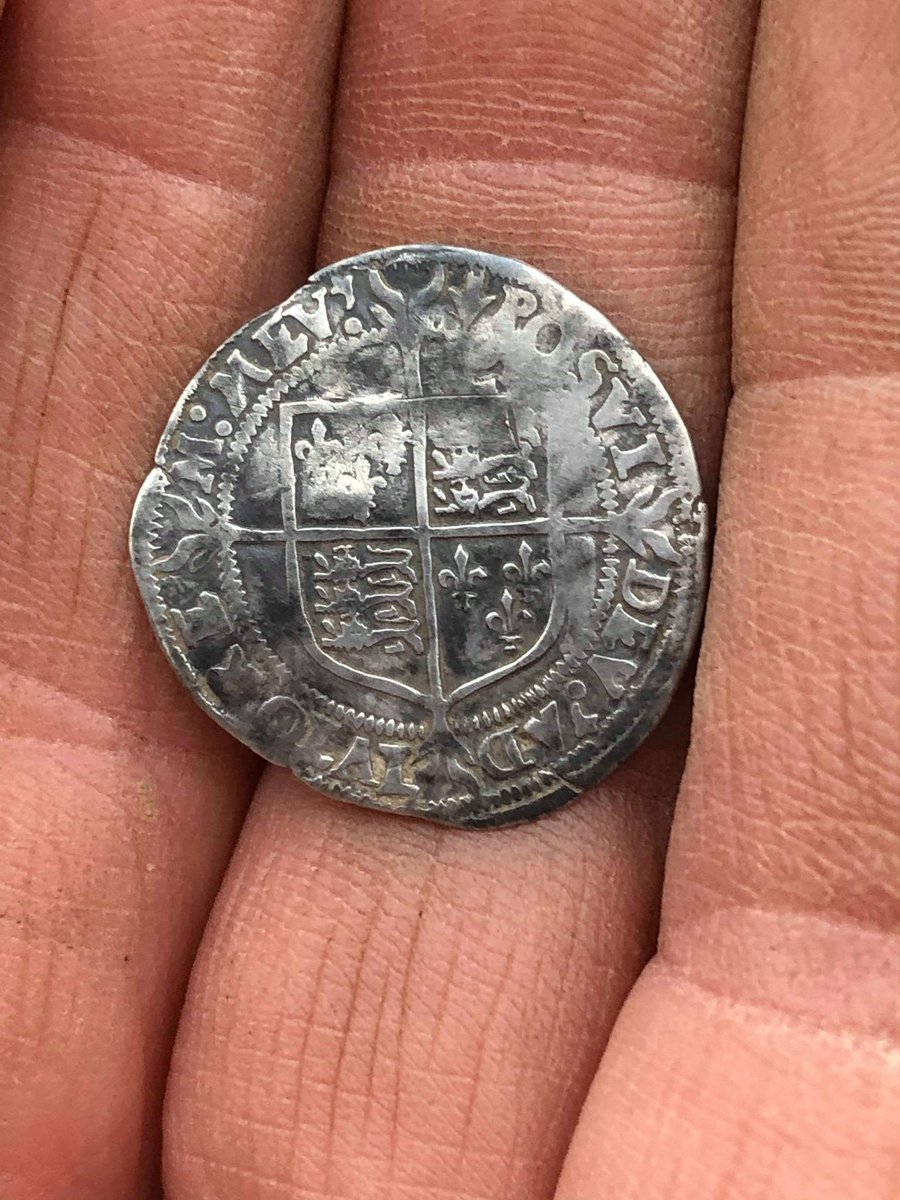 deanor408's tweet photo. Flash back to a great find. Do you know who the Monarch is??  ?👸?
#metaldetecting #DeanoDetects #RMD https://t.co/WtL1Y1egco