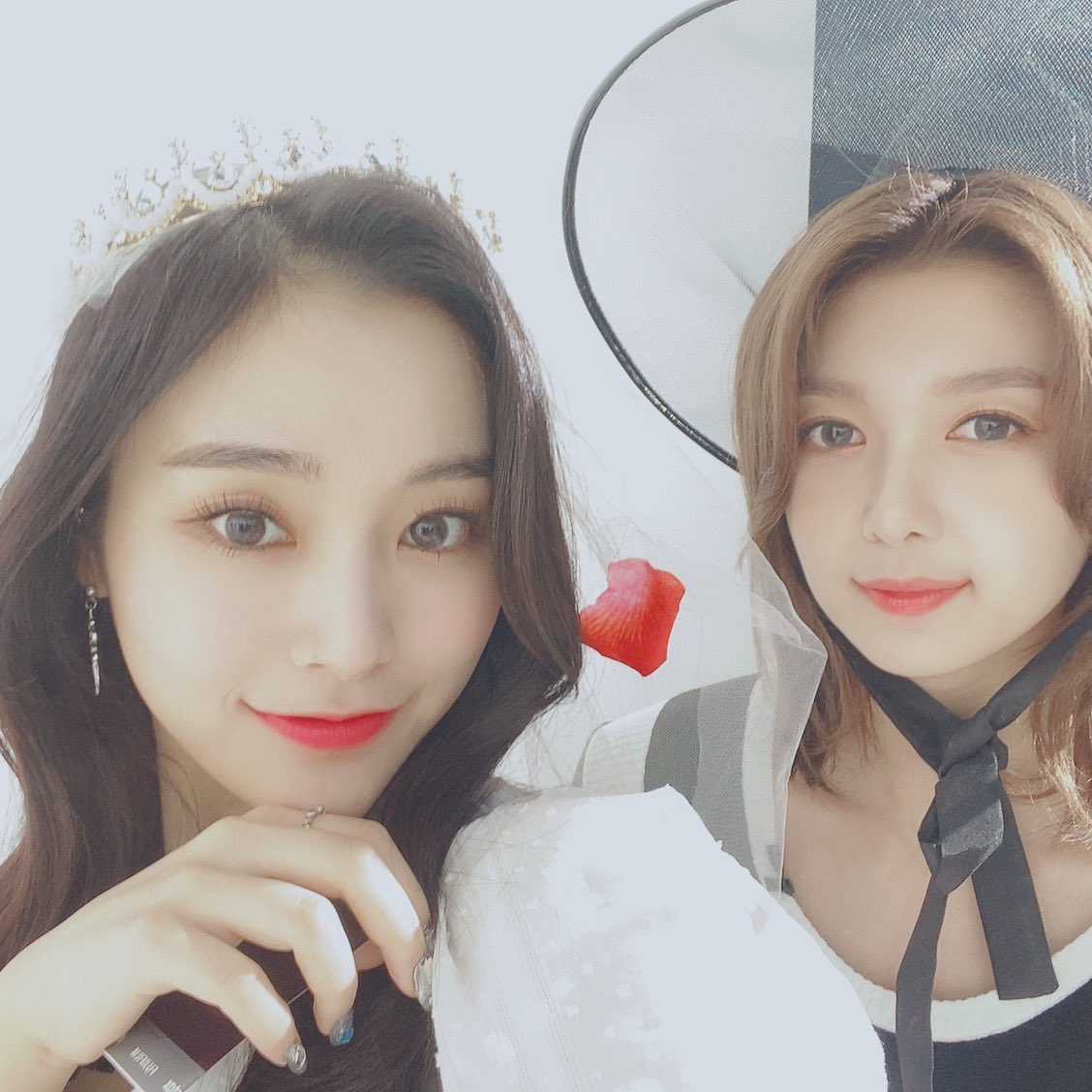NIGHTSINTWT's tweet photo. nıght       临 .   *    sıns     乀    goıng    ♡     to  :  #𝗜𝗥𝗜𝗗𝗘𝕊ℂ𝗘𝗡𝗧1stCB

El dúo dinámico aka Nyah y Seori están en el regreso de las bellezas @IRIDESCENTWT, muchas felicidades a ambos. https://t.co/r99aEFgr7J