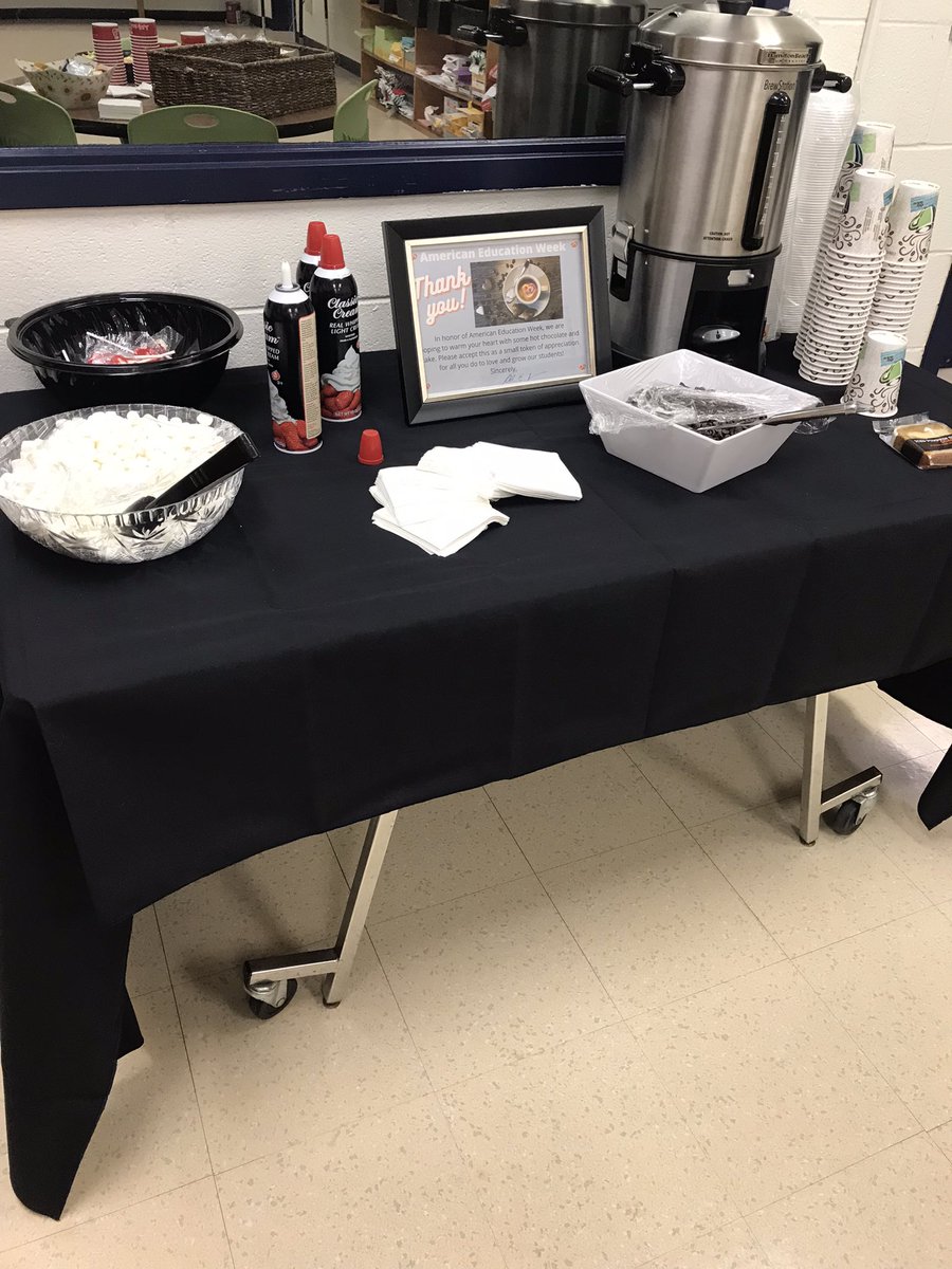 wright4kiddos's tweet photo. @CRISCougars teachers finished the week off with Chick-fil-a from the PTO &amp; a hot chocolate bar from our cafeteria. Thank you! https://t.co/82yVrNY4Xu