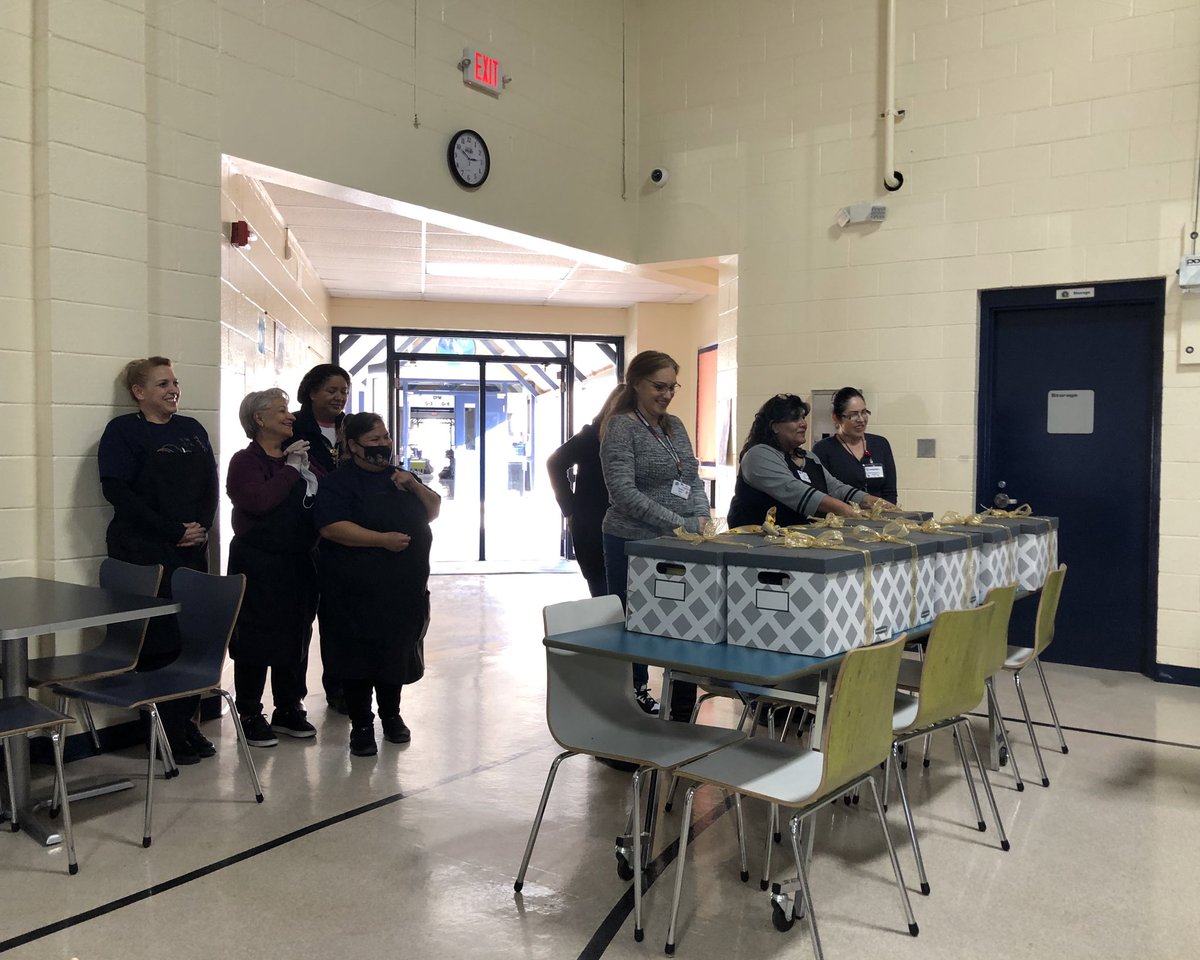 NhsTransformer's tweet photo. Thank you to our YWLA faculty and staff!!! We appreciate all the work you do for our school. Hope everyone has a great Thanksgiving break!
@Ysleta_YWLA @ywprep @YsletaISD #nhsgivingback #thanksgivingbaskets2021 https://t.co/aS9VG2GjqC