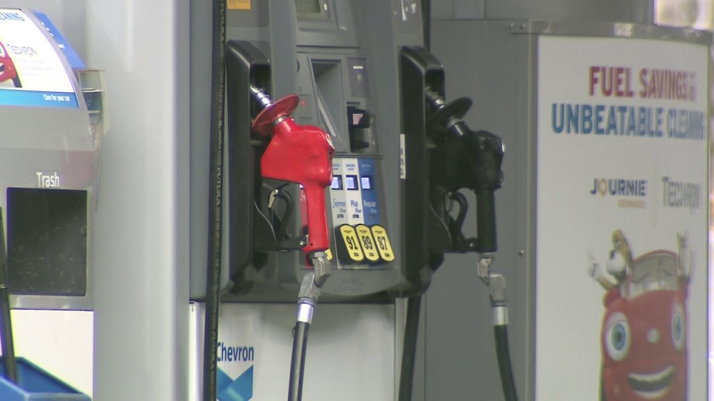 CityNewsVAN's tweet photo. We're hearing long lineups, people filling jerry cans with gas were spotted around Metro Vancouver mere minutes after the province announced new restrictions What are you seeing out there? Give us a call at 604-877-4400 or tweet at us. https://t.co/PpcGo9frf1