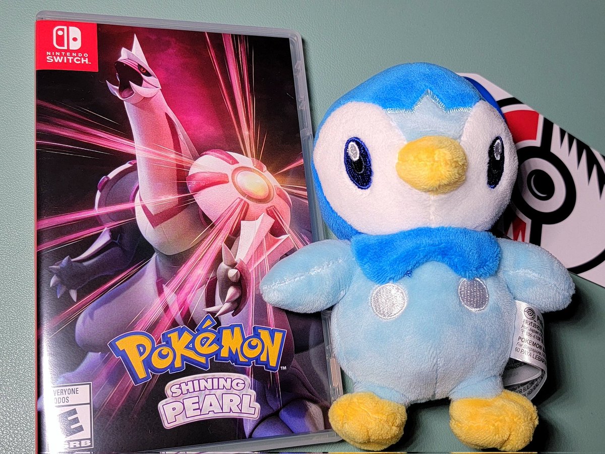 BlueRoseArkelle's tweet photo. Omg yaaaay the random starter mini plushie I got with my Pokemon Center pre-order of Shining Pearl is Piplup! So cute! 💙💙💙 https://t.co/7tnONUWix6