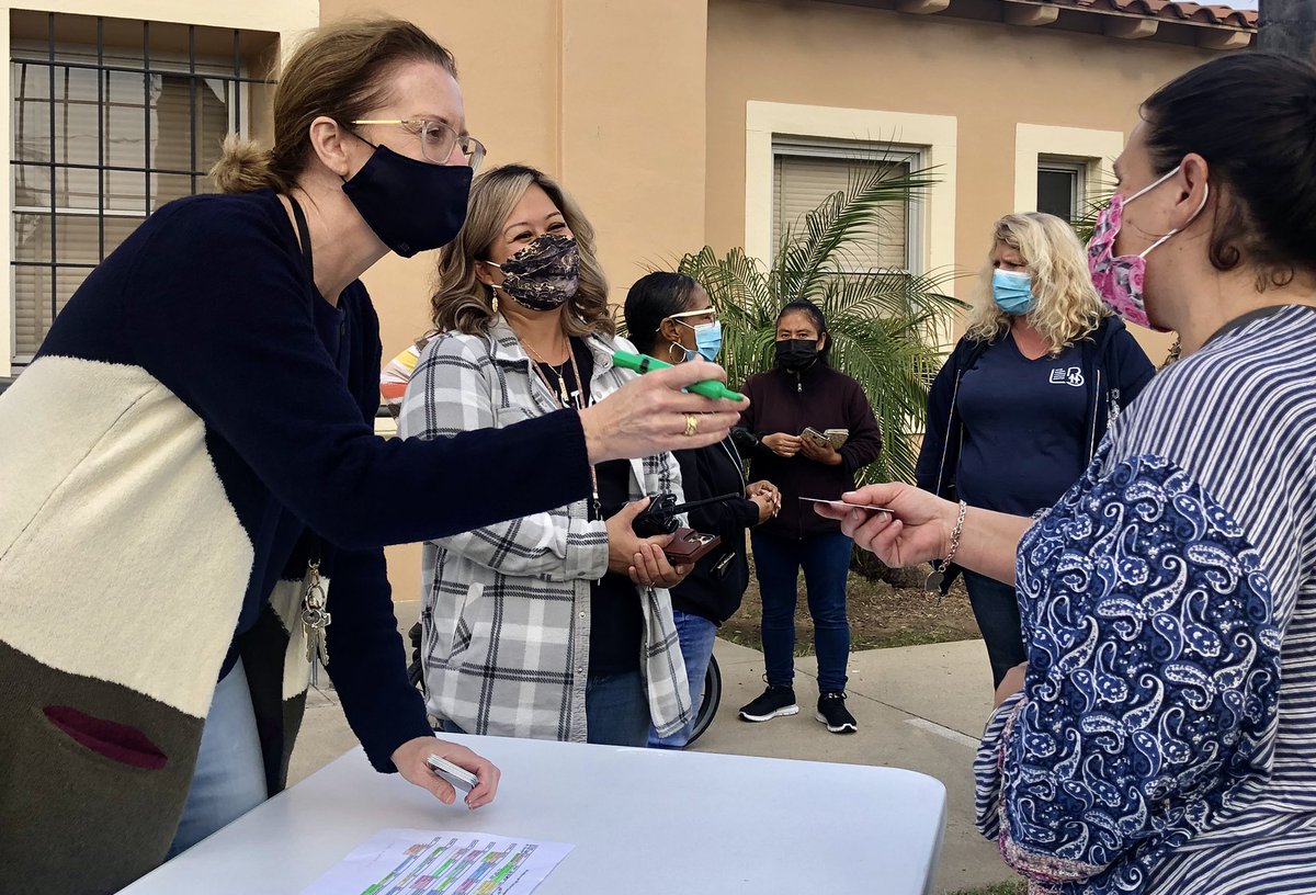 MonicaManipon's tweet photo. Kicked off our last day before Thanksgiving break with music, dancing and breakfast for our hard working and dedicated Lincoln Faculty and Staff! Ended with handing out Vons’ gift cards to select families from @AOC7LBC @LincolnLBUSD @ElemLBUSD https://t.co/eUa0j2iAsQ