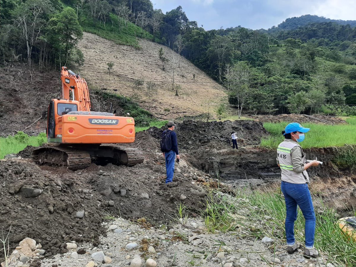 CafeRadioEc's tweet photo. #ZamoraChinchipe | El Ministerio del @Ambiente_Ec en coordinación con la @ARC_EnergiaEc, suspendieron actividades de minería ilegal en el sector #Chamico - #Zamora. De conformidad con la normativa ambiental, informaron las autoridades.
https://t.co/MDGbVTdJxH https://t.co/eHvrK5WcMb