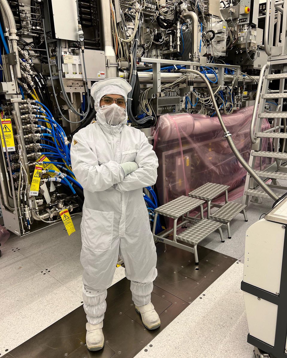 AlfredGiron's tweet photo. The 2nd most complicated machine on earth then there’s this metal thing on my back 😂. Maybe if I stop taking pictures we could solve the chip shortage. Oh well I have to do it for the gram  🤷‍♂️ https://t.co/6tacJXFXhU
