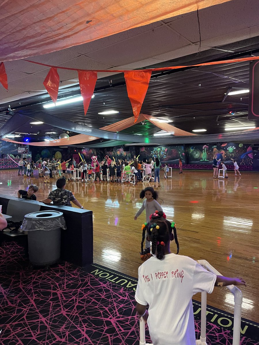 ClaraCraig76's tweet photo. Celebrating our students at our monthly Astro Skate events! 💙Thankful for Staff support to share in the fun! #LearningHasNoLimits #Gratitude #BeTheLight @Mrs_Legg27 @POEKPOE @GESPelicans https://t.co/h0xVirlu0z