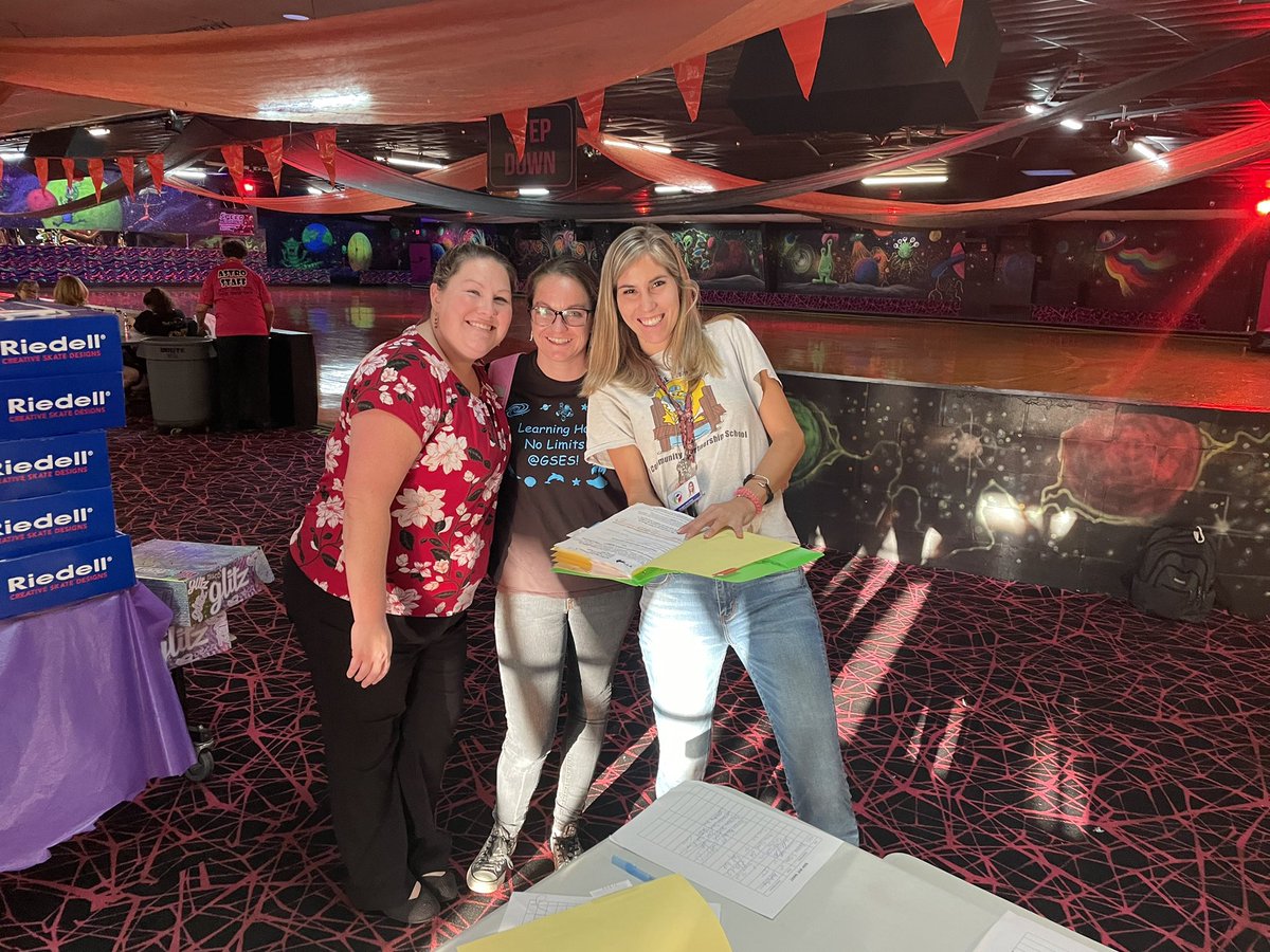ClaraCraig76's tweet photo. Celebrating our students at our monthly Astro Skate events! 💙Thankful for Staff support to share in the fun! #LearningHasNoLimits #Gratitude #BeTheLight @Mrs_Legg27 @POEKPOE @GESPelicans https://t.co/h0xVirlu0z