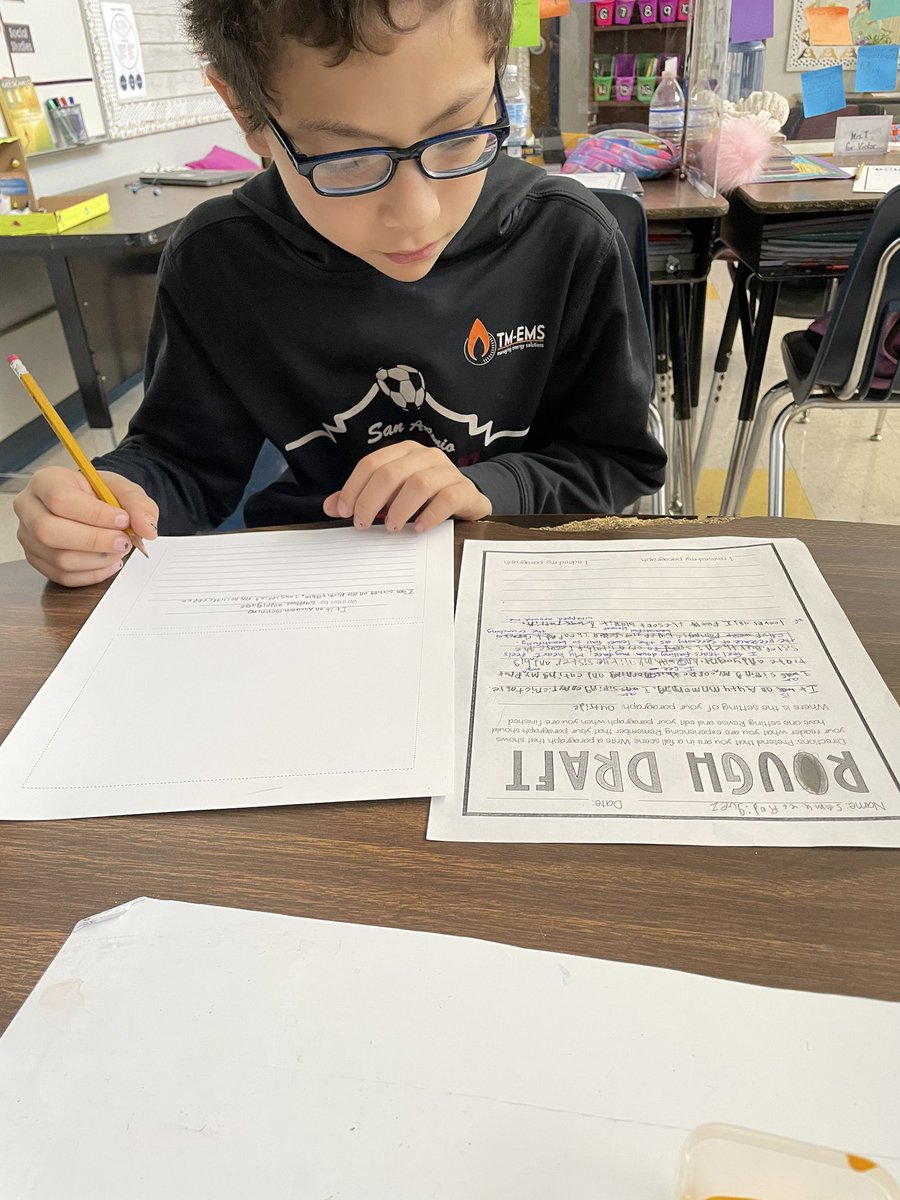 TurrubiatesSJH's tweet photo. Kiddos worked all week exploring their five senses to paint a picture of what Autumn was to them. They got to publish their final drafts today, and I could not be more proud of the results 🧡🍂  @NISDHowsman https://t.co/UvdcU0VeVM