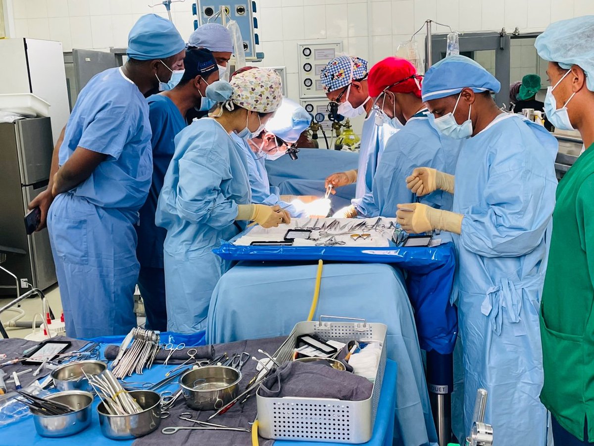 S2Surgeon's tweet photo. "2021 Ethiopia Cardiac Surgical Capacity-Building Program"

Enthusiasm of young cardiac surgeon of Ethiopia make me dedicate to Global Surgery Program.

#GlobalSurgery 
#GlobalCardiacSurgery 
#JWLeeCenter for Global Medicine
@jwleecenter 
@AddisUniversity 
@love_snuh https://t.co/MCZD1bj6NE