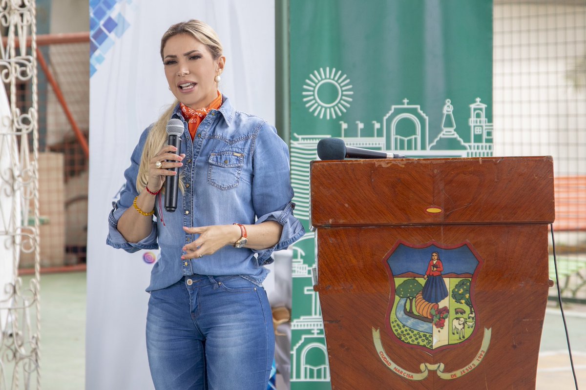 PrefGuayas's tweet photo. ¡6SusanaGonzalez, prefecta del Guayas, suma esfuerzos junto a AME provincial y su presidente el alcalde de Balzar, Alex Zambrano, para juntos atender de forma integral a los distintos cantones!

El trabajo conjunto permite acercar nuestros servicios a los guayasenses https://t.co/flrhI4zopG