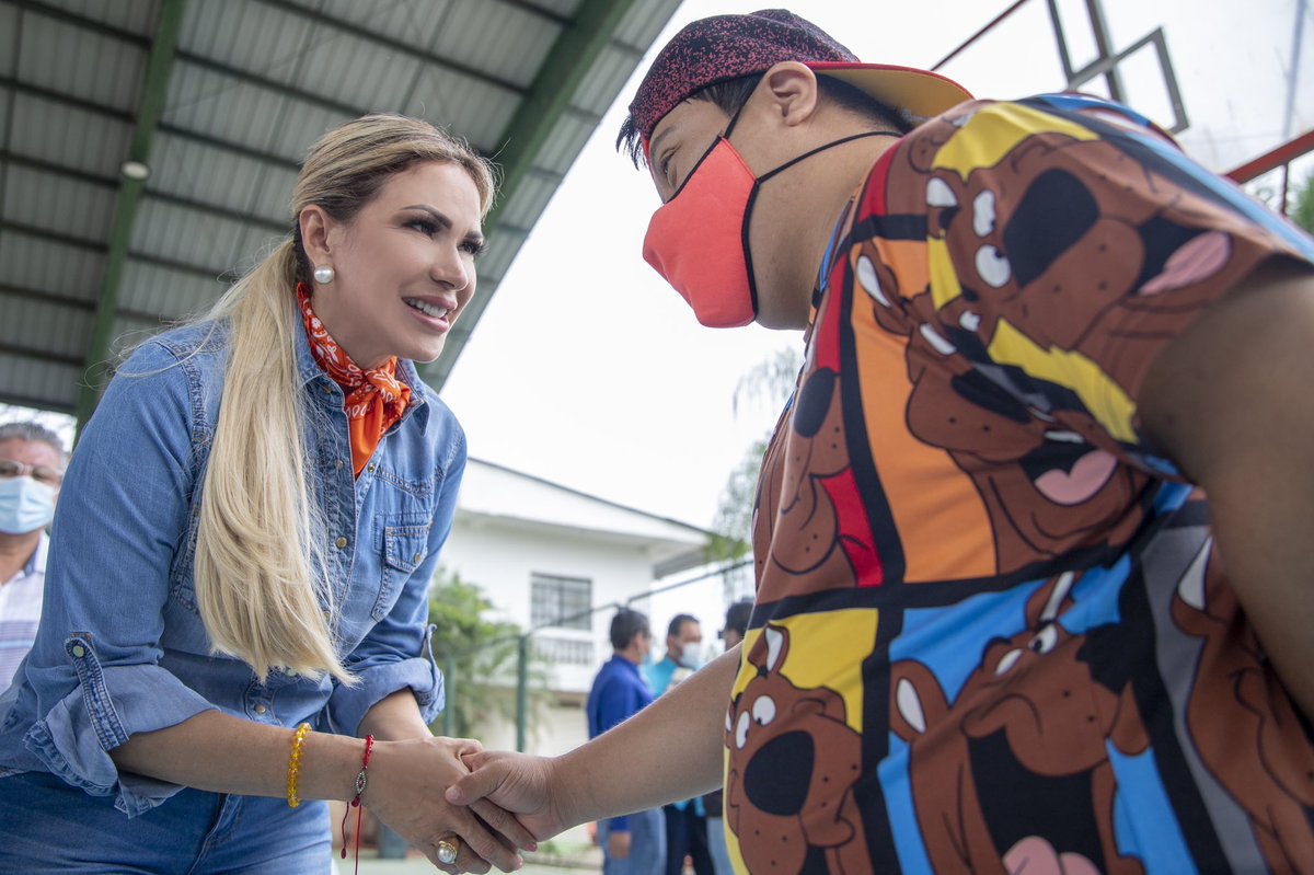 PrefGuayas's tweet photo. ¡6SusanaGonzalez, prefecta del Guayas, suma esfuerzos junto a AME provincial y su presidente el alcalde de Balzar, Alex Zambrano, para juntos atender de forma integral a los distintos cantones!

El trabajo conjunto permite acercar nuestros servicios a los guayasenses https://t.co/flrhI4zopG