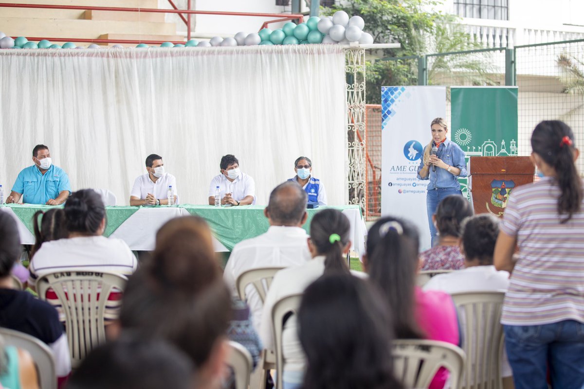 PrefGuayas's tweet photo. de cada rincón de la provincia, como Nobol, que hoy se beneficia con las brigadas médicas de la clínica móvil de Prefectura, servicios, fumigación, asistencia de trámites y nuestro equipo caminero interviniendo el cantón.

¡#GuayasRenace imparable! https://t.co/qD7kt8tgHs