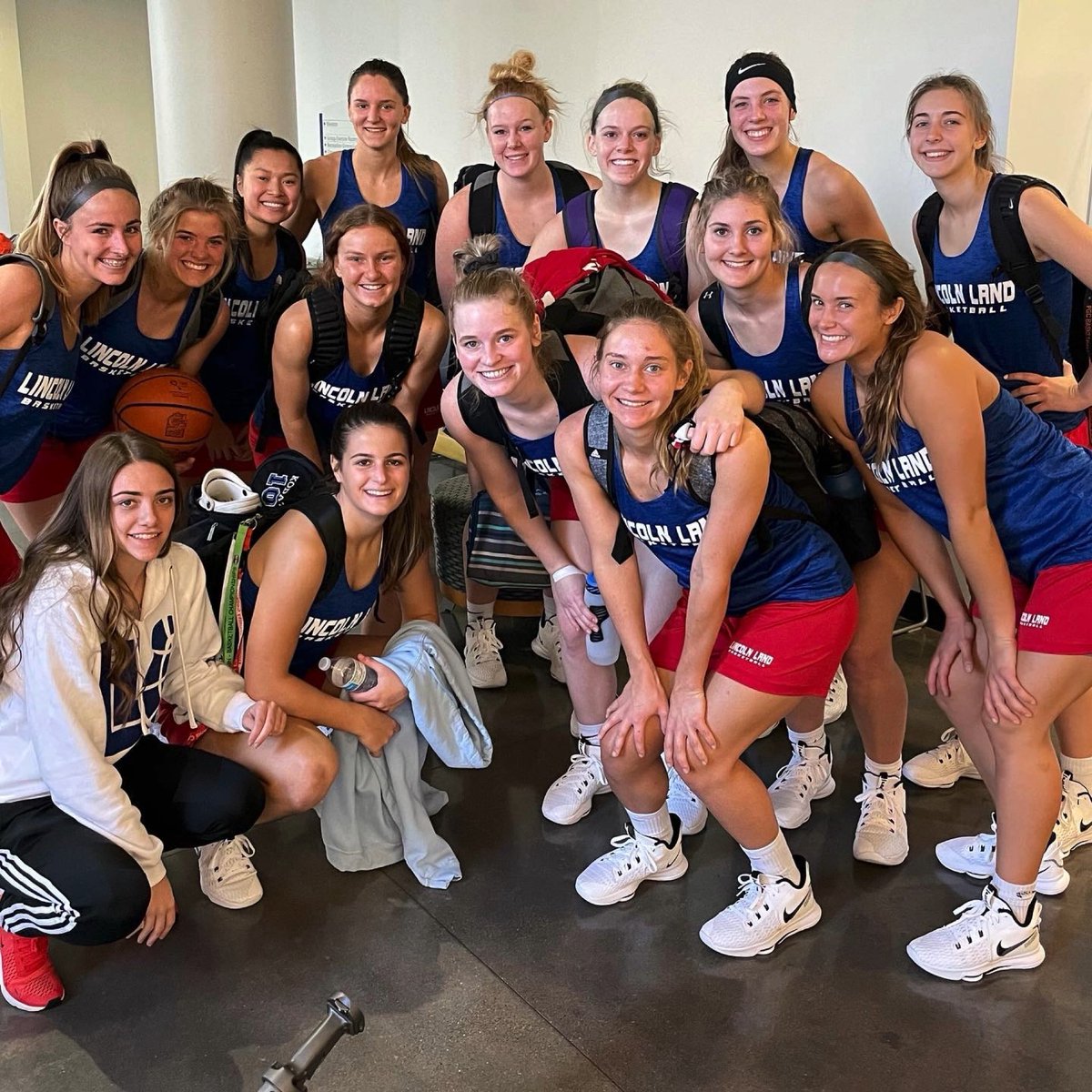 LLCC_LoggersWBB's tweet photo. #7 @LLCC_LoggersWBB defeat Lincoln Trail 90-51
@KirstenTay10 16pt 4reb
@maclaynetaylor 14pt
@Colby_Lynn42 12pt 6reb
@emilymeidel10 9pt 3stl
@tori_oaks1 7pt 6reb
@Lindsey_hunt1 7pt
Blue Belt: @Colby_Lynn42 
PEZ Player Of The Game: @KirstenTay10 
LLCC improves to 6-1.
#LoggerStrong https://t.co/DRFB42N7vm
