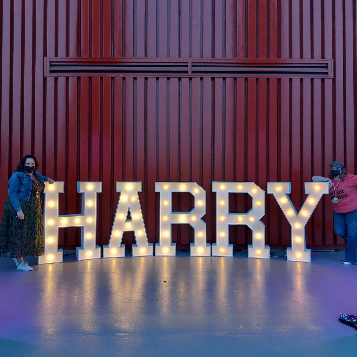 Dreaming_Infini's tweet photo. Almost time to go in #LaneOne #HarryStylesLoveOnTour #HarryStylesForum @donnajloveshs https://t.co/hoMyHywVoH