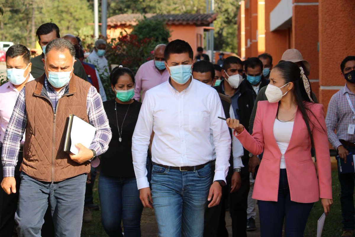 AnaKGSantamaria's tweet photo. Viernes movido🤩.
1. Productiva reunión con la Dip. @ViriFuentesC, Presidenta de la Comisión de Juventud y Deporte en @Legismex
2. Trabajando con Miguel de Samaniego proyectos de simuladores legislativos para las juventudes mexiquenses
3. Preparando nuestro próximo evento #JM2021 https://t.co/9kKM85JuWZ