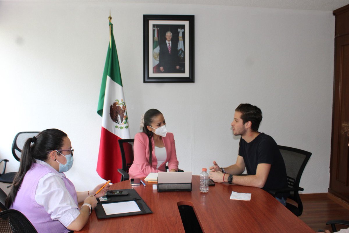 AnaKGSantamaria's tweet photo. Viernes movido🤩.
1. Productiva reunión con la Dip. @ViriFuentesC, Presidenta de la Comisión de Juventud y Deporte en @Legismex
2. Trabajando con Miguel de Samaniego proyectos de simuladores legislativos para las juventudes mexiquenses
3. Preparando nuestro próximo evento #JM2021 https://t.co/9kKM85JuWZ