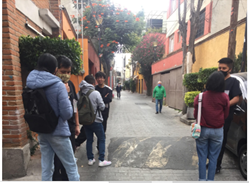 inesmendezc's tweet photo. Aplicando las encuestas afuera del comedor comunitario. #evps21 https://t.co/ZbHr8AAtaV