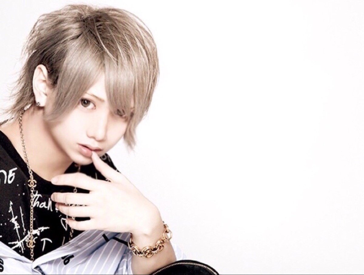 ClubXsis's tweet photo. 緊急告知です！
明日21日は初回のお客様がなんと！

☆缶物ショットが60分飲み放題☆
になります！！

さ！ら！に！
この投稿を見てRTいいねをしていただき、初回御来店でアマギフ2000円、飲み直ししていただいた方にはアマギフ5000円をプレゼント🎁
御来店の際はDM、又は店舗にご連絡ください！ https://t.co/kkBtsVMONZ