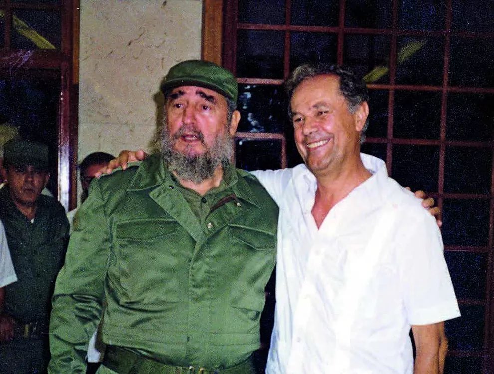 san235err's tweet photo. Gabriel Escarrer dueño de los hoteles Meliá. Ya saben por dónde le entra el agua al coco.
#EnCubaHayUnaDictadura https://t.co/7xXy6XNUJN