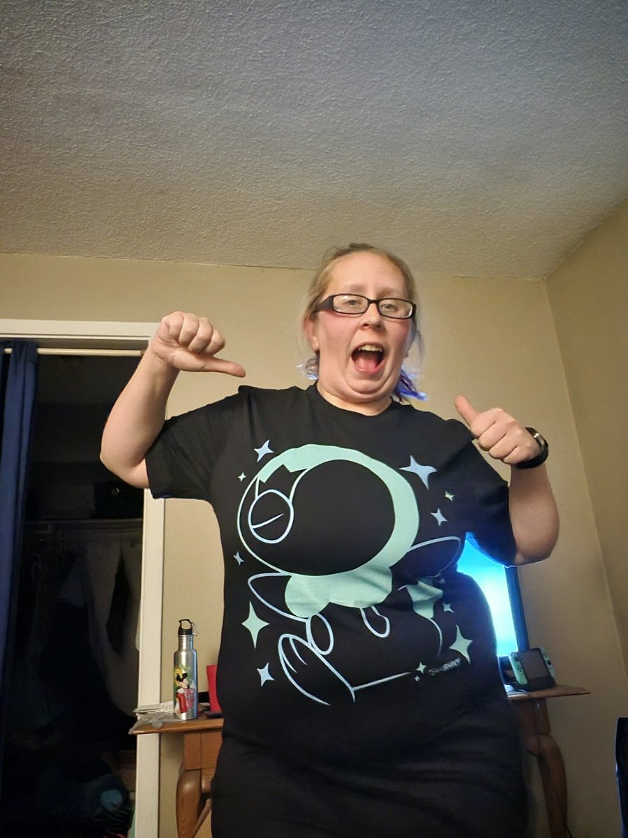 powpkmn's tweet photo. First time playing Diamond and of course I chose Piplup!!! Has to wear my Piplup shirt from the merchstore for day 1 of playing! #teamshiny #BrillantDiamond #Pokemon #25yearsofpokemon https://t.co/uSjwbYMtqB