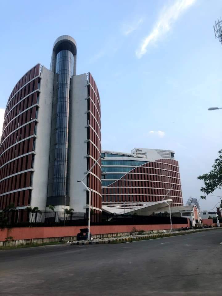 GauravPrakashSP's tweet photo. India's very own ‘Pentagon’ #SignatureBuilding is ready to host the Top Police (DGP) meet First time in Uttar Pradesh.
Signature Building, Lucknow ~ A flagship infra project of ExCm Hon'ble #AkhileshYadav in his efforts to modernize the police system along with #Dail100 (1/3) https://t.co/oHNtTF0JgM