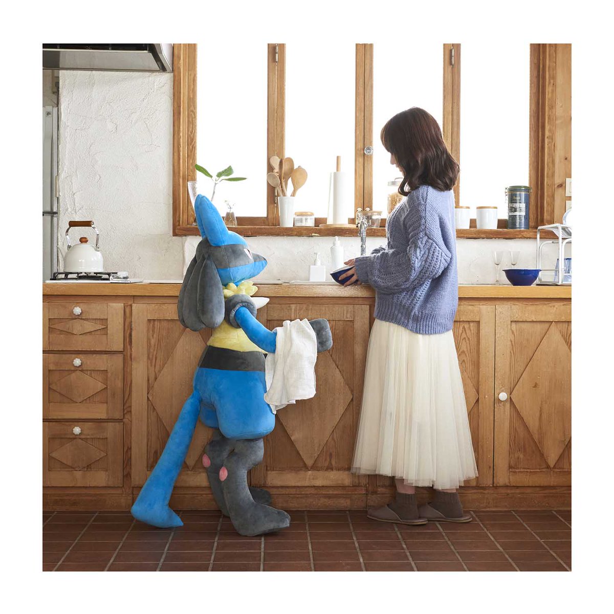 CentroPokemon's tweet photo. Ya está disponible para reservas el peluche de Lucario en tamaño real en el Pokémon Center de EEUU.

Costará $419.99 y estará disponible en abril de 2022.

https://t.co/GHF0rrwDyv https://t.co/8Ux9quAncr