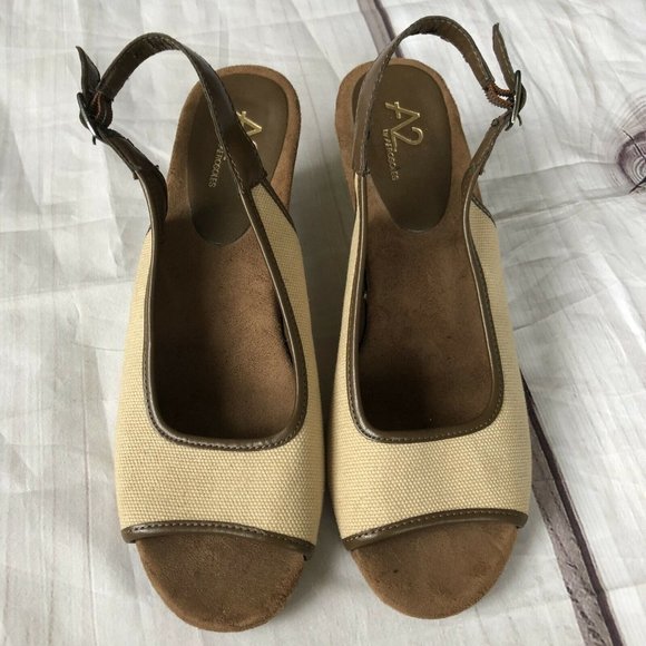 CatPurry's tweet photo. So good I had to share! Check out all the items I'm loving on @Poshmarkapp from @KristenEmery6 #poshmark #fashion #style #shopmycloset #aerosoles #victoriassecret #venus: https://t.co/ulqRoxe9BU https://t.co/bi2bNUgM47