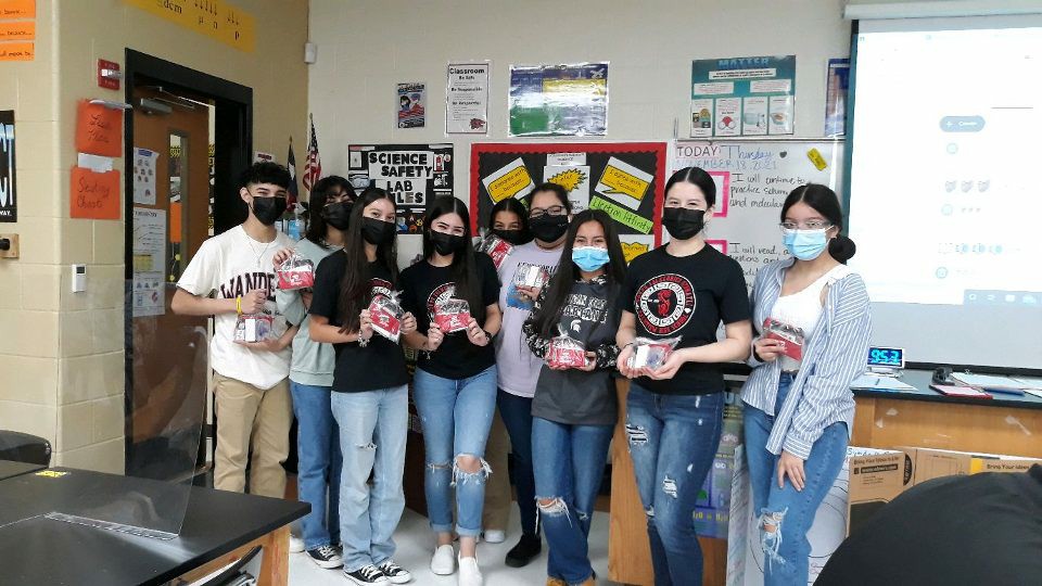 LuisCBocanegra1's tweet photo. I would like to thank our business partner @WFSolutions &amp; @hdzjasmine1 for the appreciation gifts that our Academy students received. Business partnerships are very important so our students can explore different types of work-based learning opportunities. @lobo_pride @lajoyaisd https://t.co/wLlqly5Dwf