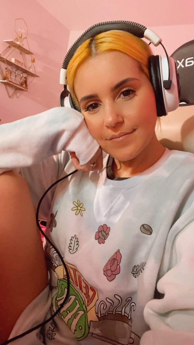 Live now! Playing Animal Crossing 😊
twitch.tv/jesstester