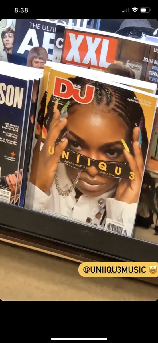 UNIIQU3's tweet photo. SPOTTED AT THE BARNES&amp;NOBLE IN NYC @DJmag #Jerseyclub https://t.co/TJ1X2B2rE7