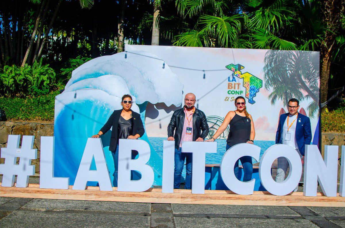 DrJuanRodrig's tweet photo. 🌋😎 | El Salvador es la capital mundial del #bitcoin. 

En #LABITCONF hemos tenido ponentes de prestigio internacional, quienes nos han hablado sobre educación financiera cripto para todos🤯🇸🇻. https://t.co/o1HfUhjDfw