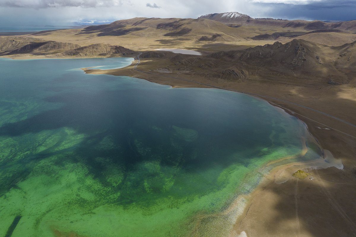 FlyOverChina's tweet photo. Changtang #Plateau, as a key area of inland lakes in China, has a total lake area of over 25,000 square kilometers. It is known by people for the number and high altitude of lakes #InTibet https://t.co/9mEveqx4YD