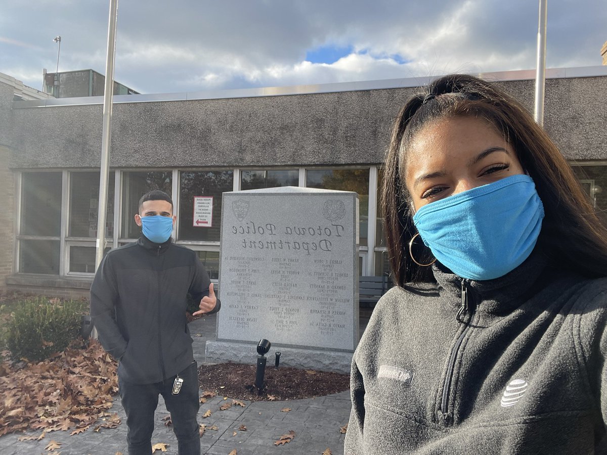 WhitneyRuano's tweet photo. We outsiiiddddeeeee ! No matter the time or day we #findafirstresponder🚨FREE Apple Watches traveling to a  PD near you  #FirstNet #LifeAtATT @judy_cavalieri @Carlossilva_86 @marcellobenny @angels_candie @BeardedMike23 https://t.co/uLyUS8nGJl