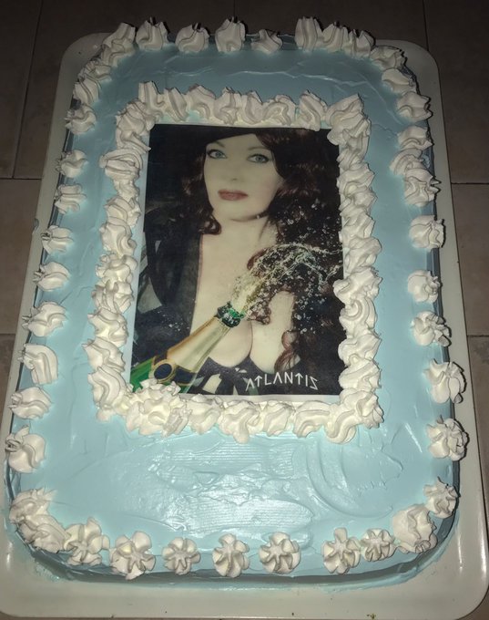 Oggi abbiamo festeggiato il 17* anniversario de il mondo di Atlantis  con una buonissima torta  https://t<a href="/tag/cake"class="tags"><span>#cake</span></a><a href="/tag/birthday"class="tags"><span>#birthday</span></a><a href="/tag/club"class="tags"><span>#club</span></a><a href="/tag/year"class="tags"><span>#year</span></a><a href="/tag/anniversary"class="tags"><span>#anniversary</span></a><a href="/tag/festa"class="tags"><span>#festa</span></a>