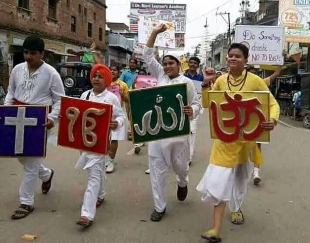 GoverdhanValme1's tweet photo. #FarmersDefeatedArrogance
दोस्तो भूल मत जाना फिर एकत्रित होंगे 
जब कभी सरकारें जुल्म करेंगी 🙏🙏
Good morning 🙏 https://t.co/fZ2yWT24mQ