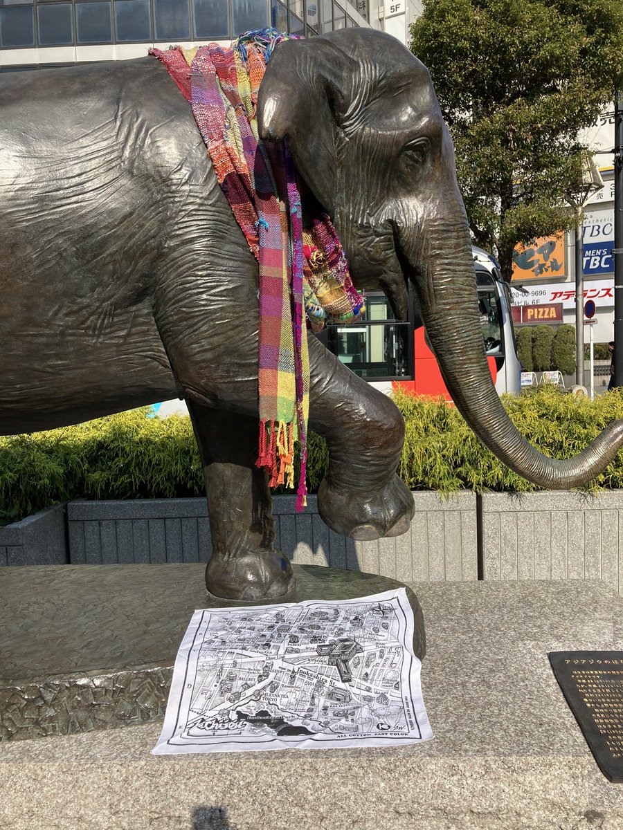 t_machidukuri's tweet photo. 「We Love Kichijoji Bandana」ゲットしました！！
記念にハナコと一緒にパシャリ！

心なしかハナコも嬉しそう😁

#UNRESS ＃吉ファン #コラボ #吉祥寺 #バンダナ https://t.co/lprNlQasbN