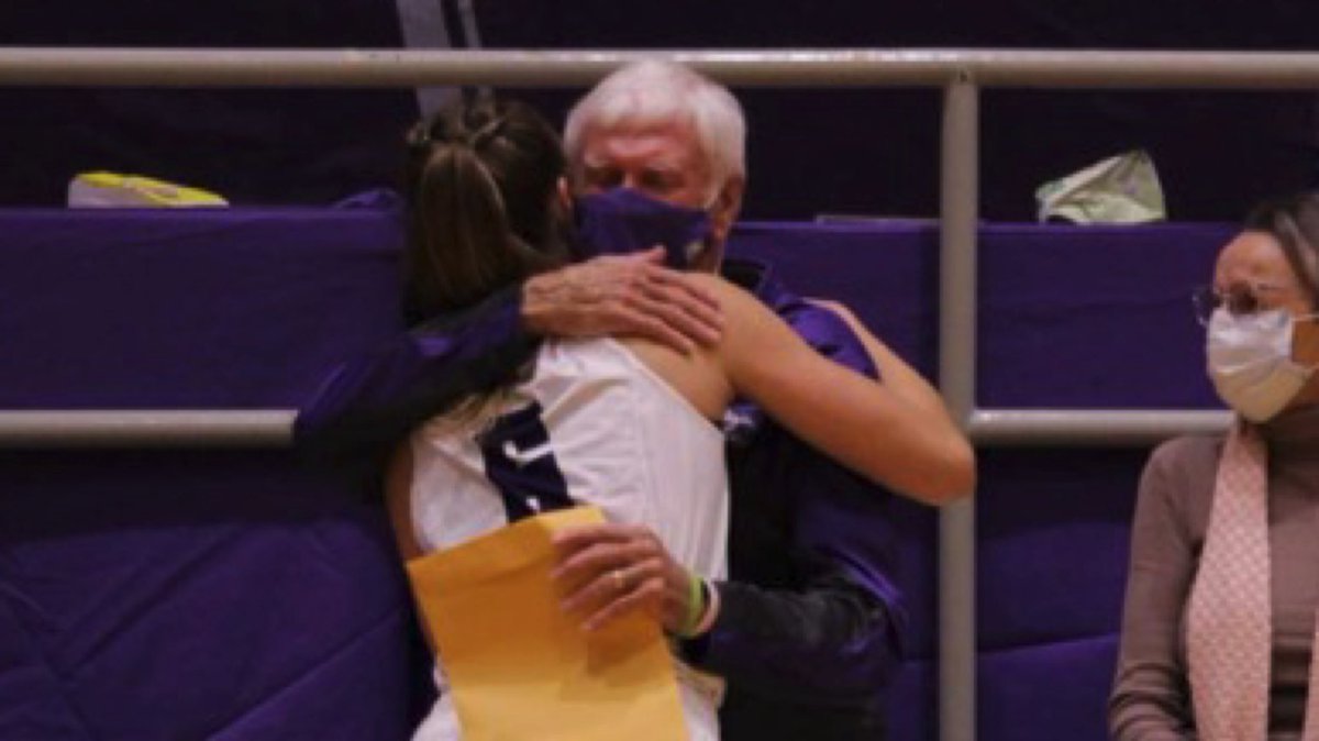 WesternMustangs's tweet photo. W🏀 During halftime tonight, the Mustangs announced the recipient of the 2021 Leslie Petter Memorial Award as part of the teams annual celebration of the legendary Mustang.

This years recipient is Ashley Wheeler.
📸 Kim Ng 
#RunWithUs #WesternMustangs #AlwaysAMustang https://t.co/vwIINs7Bzc