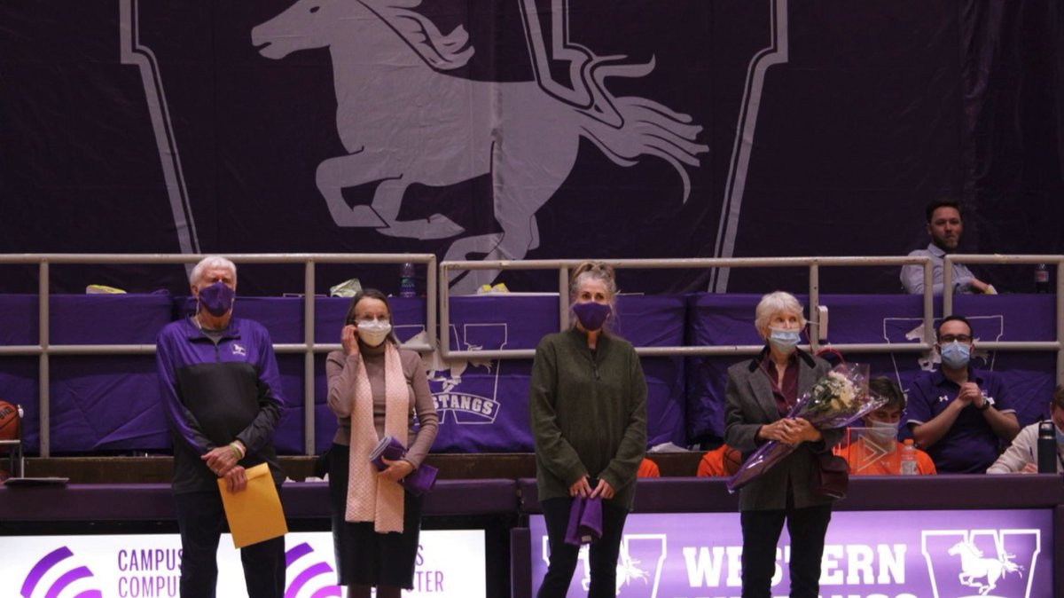 WesternMustangs's tweet photo. W🏀 During halftime tonight, the Mustangs announced the recipient of the 2021 Leslie Petter Memorial Award as part of the teams annual celebration of the legendary Mustang.

This years recipient is Ashley Wheeler.
📸 Kim Ng 
#RunWithUs #WesternMustangs #AlwaysAMustang https://t.co/vwIINs7Bzc