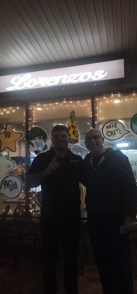 Siddharth_Kak's tweet photo. @stoolpresidente Enjoyed wonderful pizza at Lorenzo's in Little Falls, NJ. Quite possibly the best in Northern NJ. Dave you need to come try it out? Mike would be more than happy to host you. #bestpizza #daveportnoy https://t.co/1wIo4OZ4po