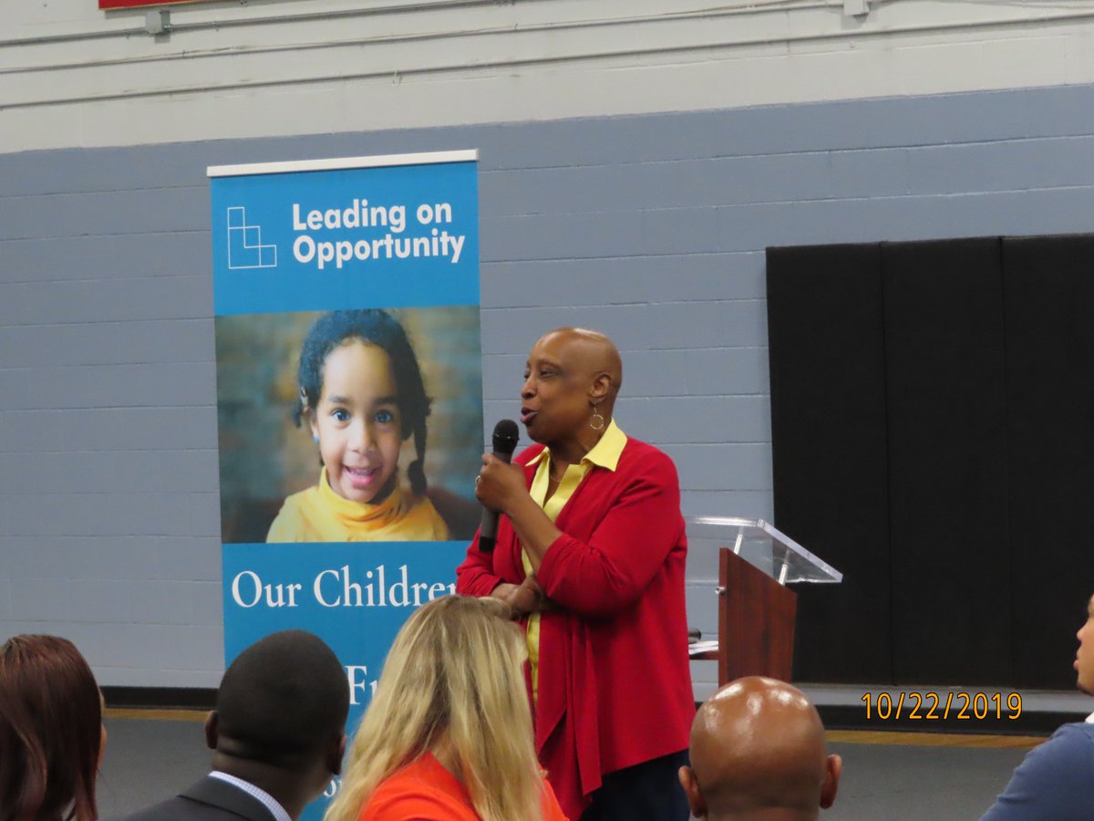 GobiWrites's tweet photo. Charlotte lost a genuine and iconic community servant this week - Dr. Ophelia Garmon-Brown. I had the privilege of working briefly her at @OpportunityCLT and her light and smile are what I will always remember. I captured this photo during our #onthetableCLT breakfast in 2019. https://t.co/qtq662LBam