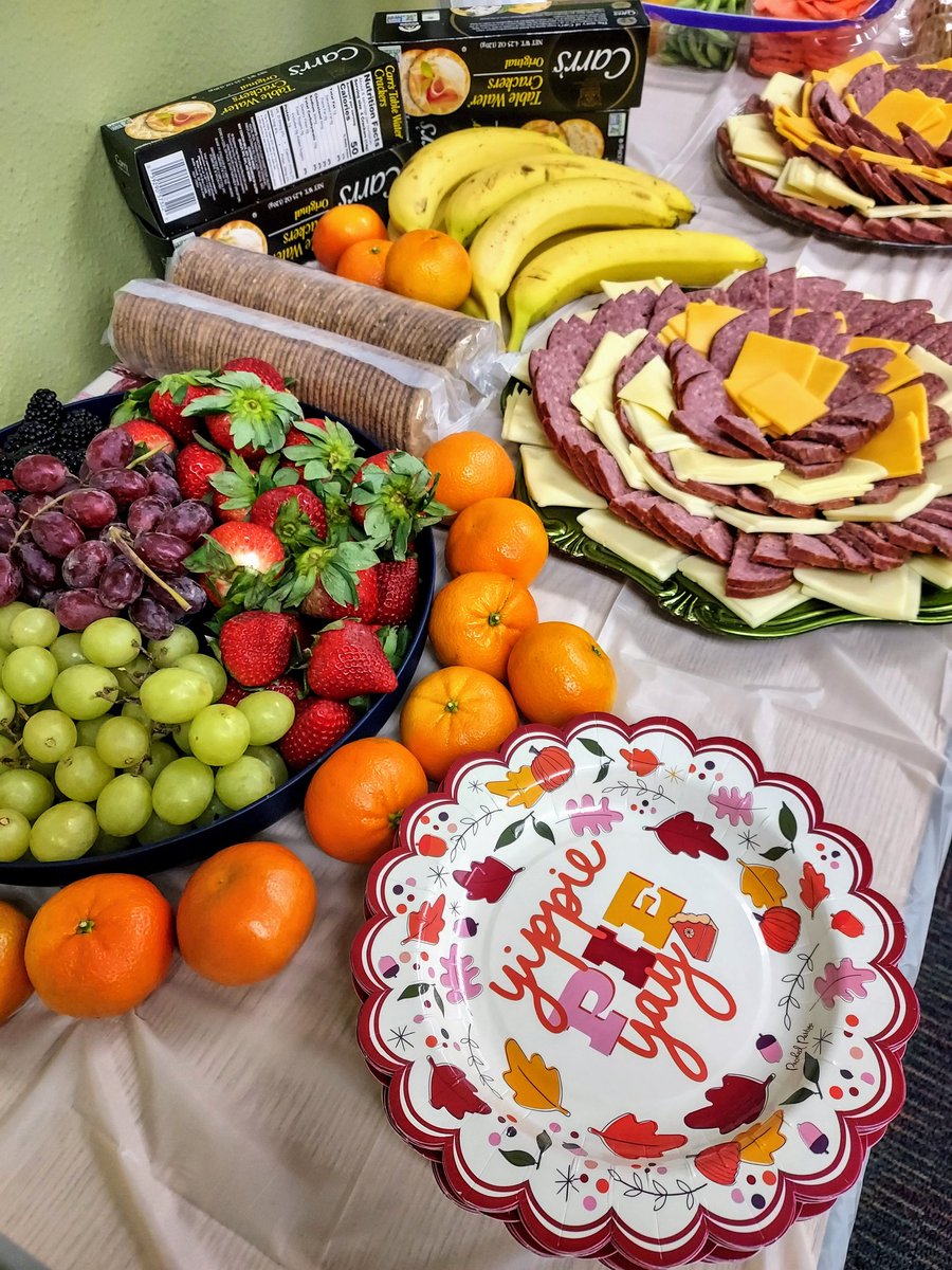 Lewis_Clark_PTA's tweet photo. So excited to be able to treat the amazing teachers and staff at Lewis &amp; Clark Elementary School to this delicious spread today! We couldn't be more Thankful for them. 💙💛 Hoping this small gesture shows our appreciation and touches their hearts this holiday season! 🦃🍁🍂 https://t.co/qlphoSShMt