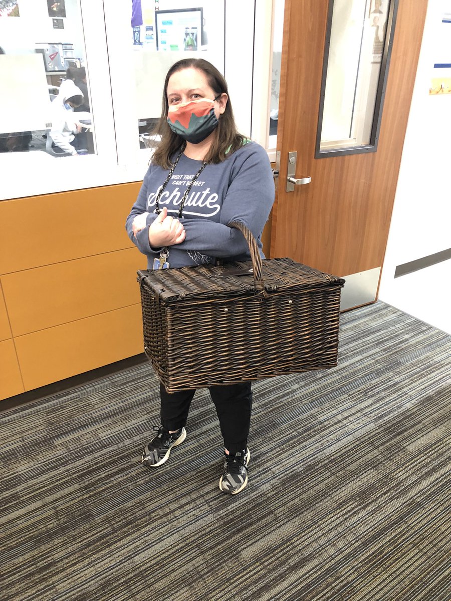 theRealRisdon's tweet photo. More spirit week pictures! #anythingbutabackpack https://t.co/jGmCsFZV9P