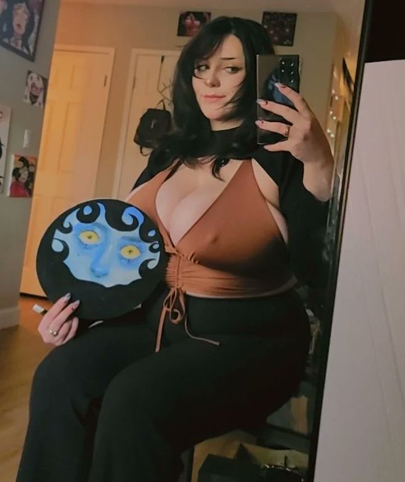 Mm enjoy some art work 🖤 https://t.co/VbpMfJ8xov