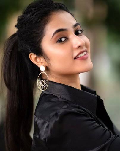 VaadiVaasal1234's tweet photo. Happy Birthday Luckyyy Girl @priyankaamohan tha Great Wishes For @Suriya_offl Anna Fans
Wait For your combo 🔥🤗#EtharkkumThunindhavan 🔥✊🙃
#JaiBhim #ETonFeb4 #VaadiVaasal
#HappyBirthdayPriyankamohan https://t.co/NtNhEvuBKA