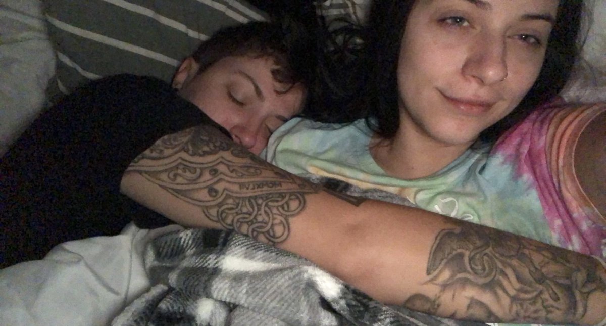 thatwiseoldhag's tweet photo. i just wish i could be sleeping next to my girl @sarashirey 🥺 https://t.co/ovPImj2JVj